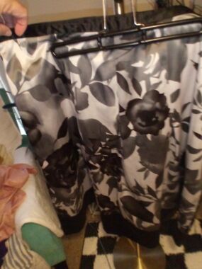 East 5th Black and White Floral Lined Skirt